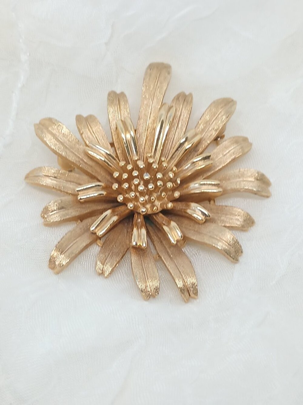 Vintage Crown Trifari Brushed Gold Layered Daisy Floral Pin Brooch Signed